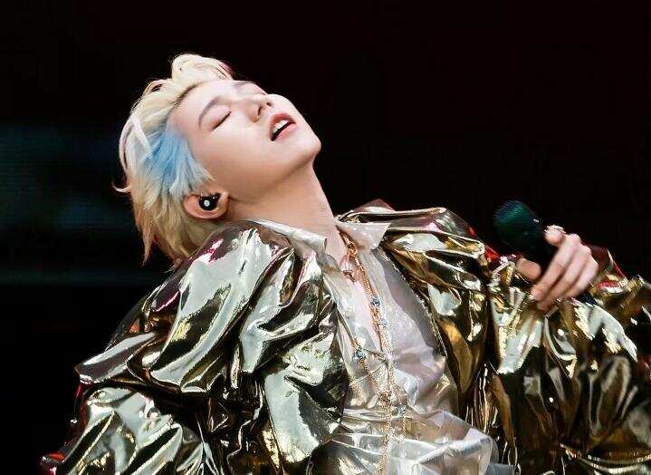 “海很浪漫 你也不例外.”-校园频道