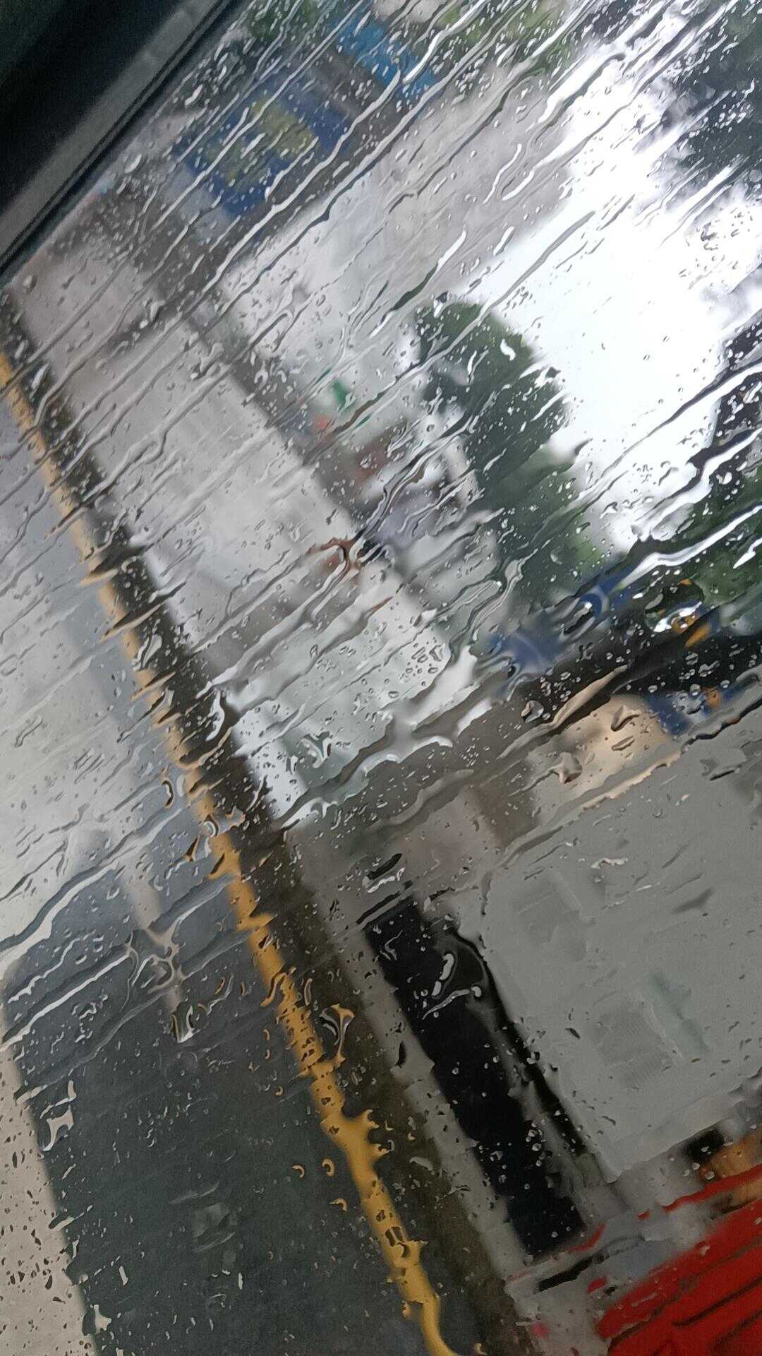 下雨挺烦的-校园频道