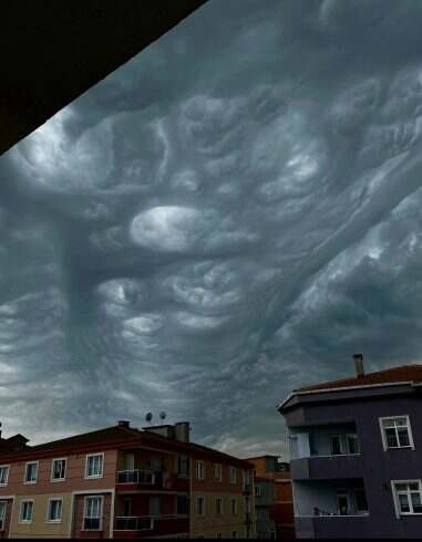 暴雨前的天空是梵高派-校园频道