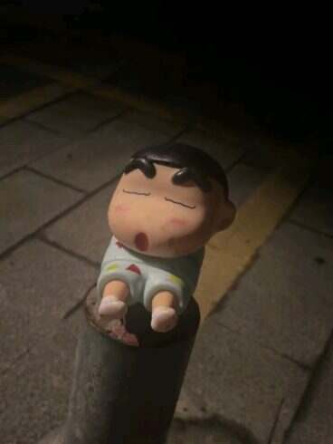 路边等你的蜡笔小新-校园频道