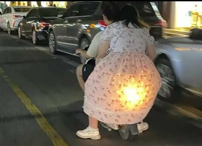 一腚会发光的~-校园频道