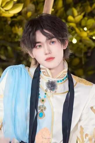 异瞳亚轩-校园频道